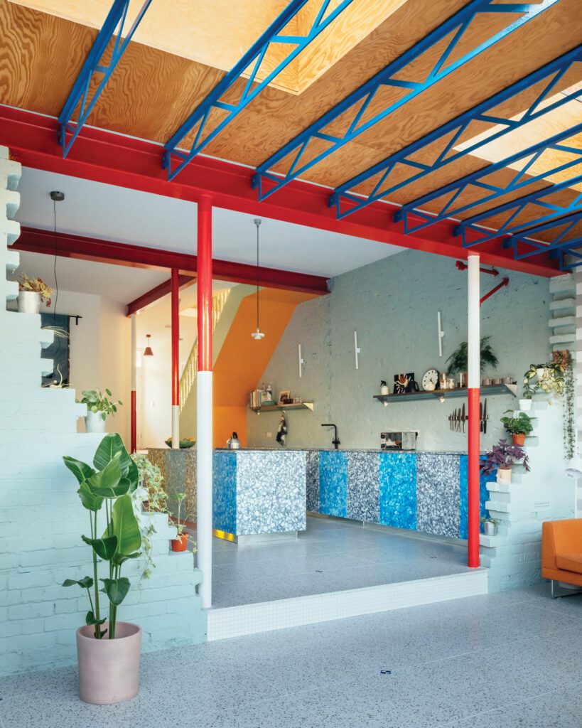 巴恩斯打穿房子后墙 留块砖暴露 添加一个新的天空客厅