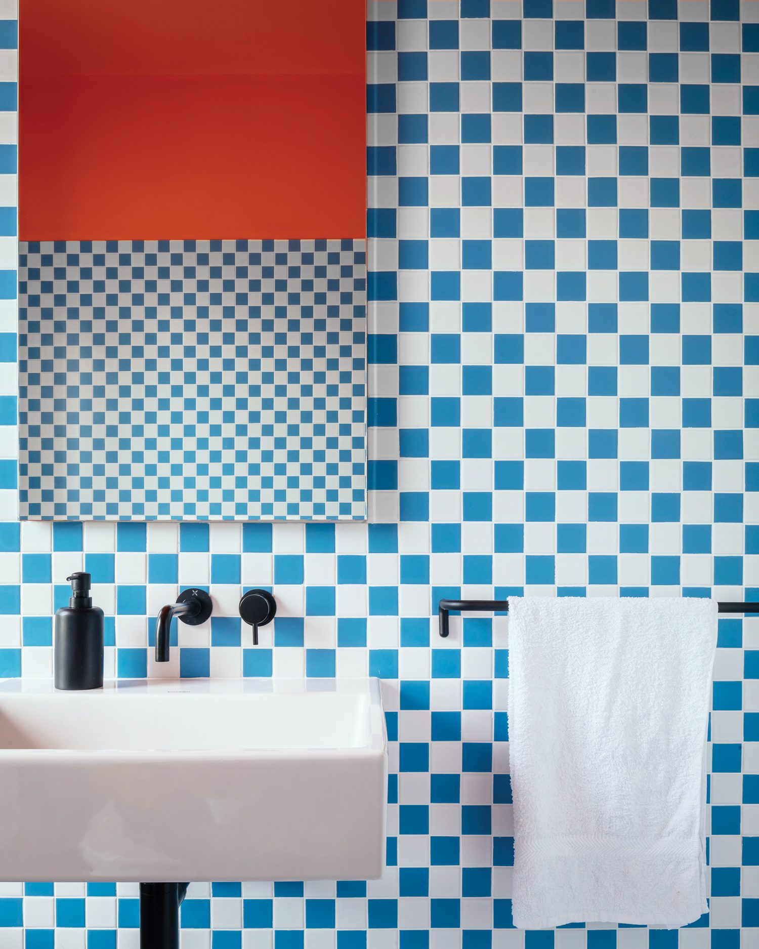 洗手间小技巧 帽子原蓝白检查板