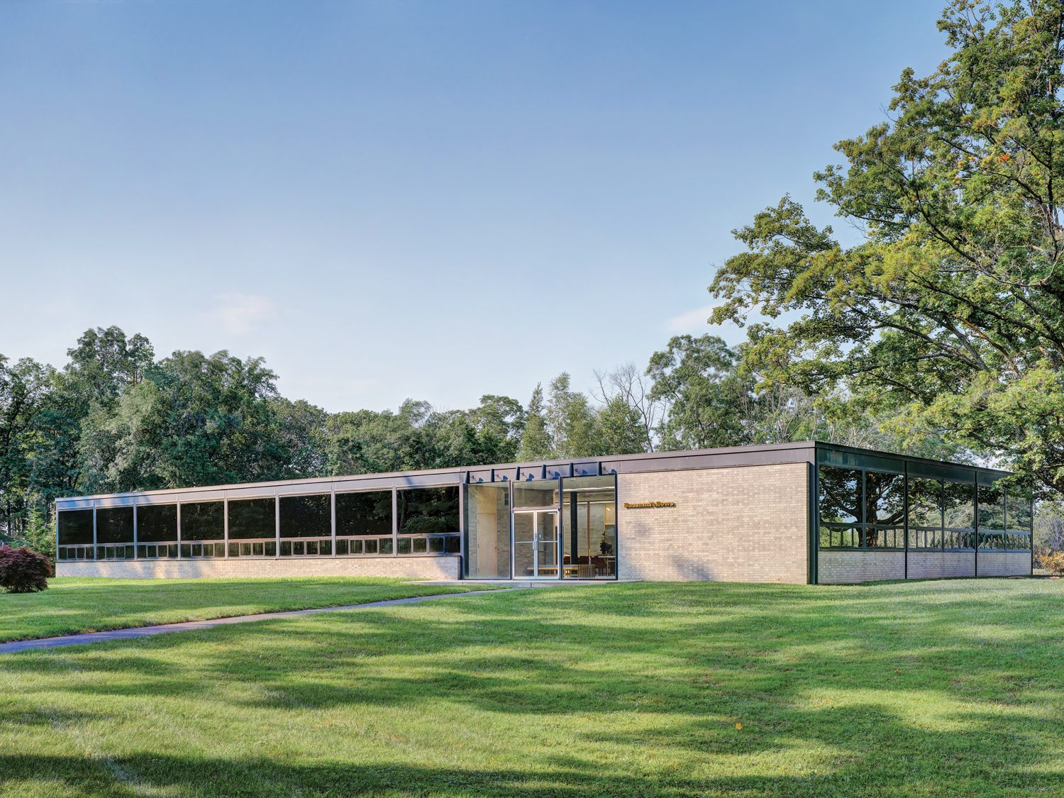 楼顶和masonry修复后院Hanley Brick公司与Johnson公司使用照片由Michael Biondo提供