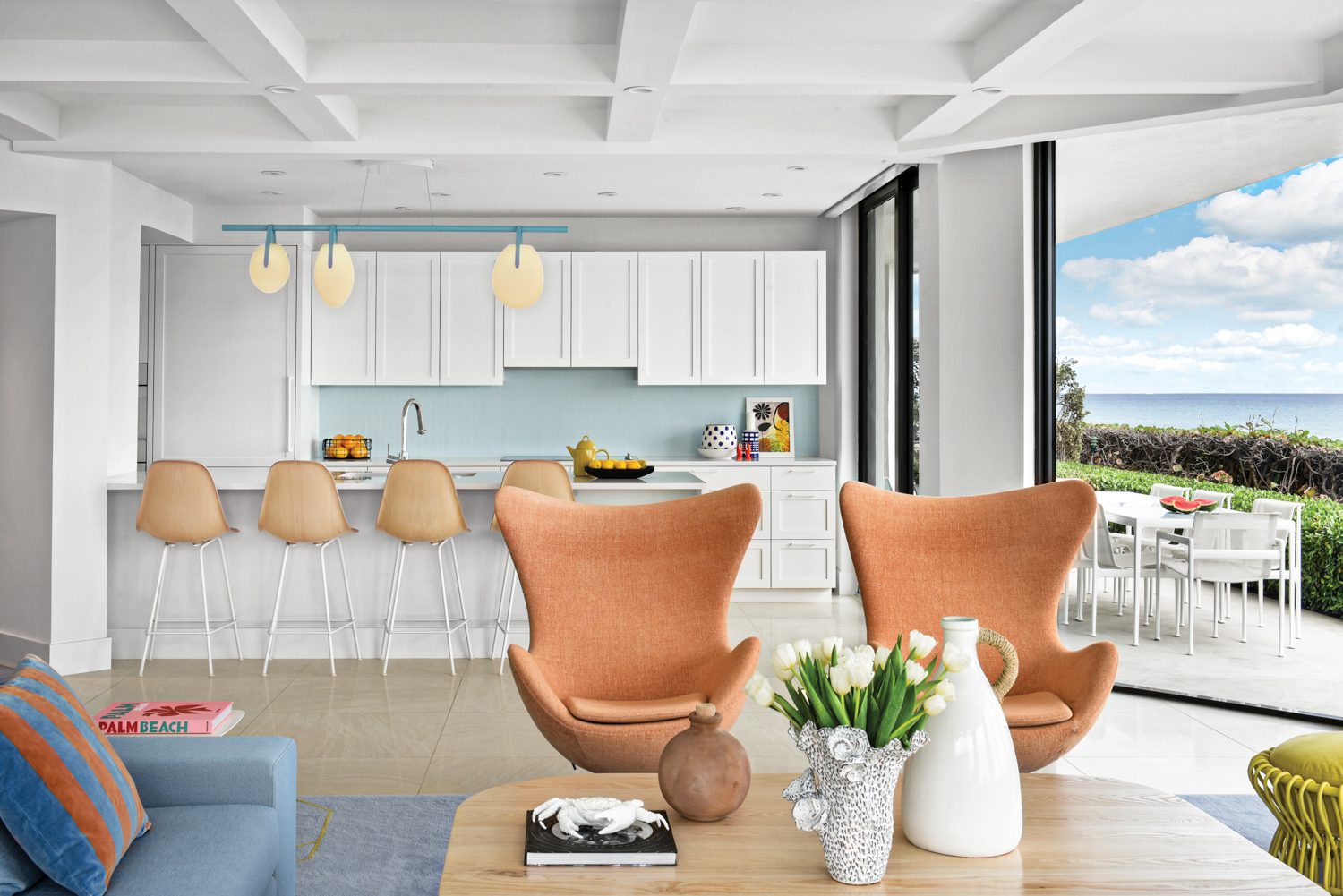 富美Willing定制火药装饰Gala吊机挂在厨房小岛Charles和Ray Eames模形马桶上方