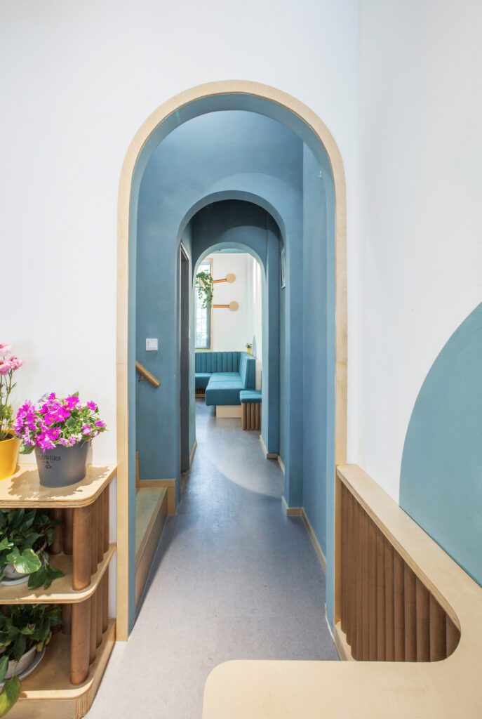 酷蓝路可寻楼梯