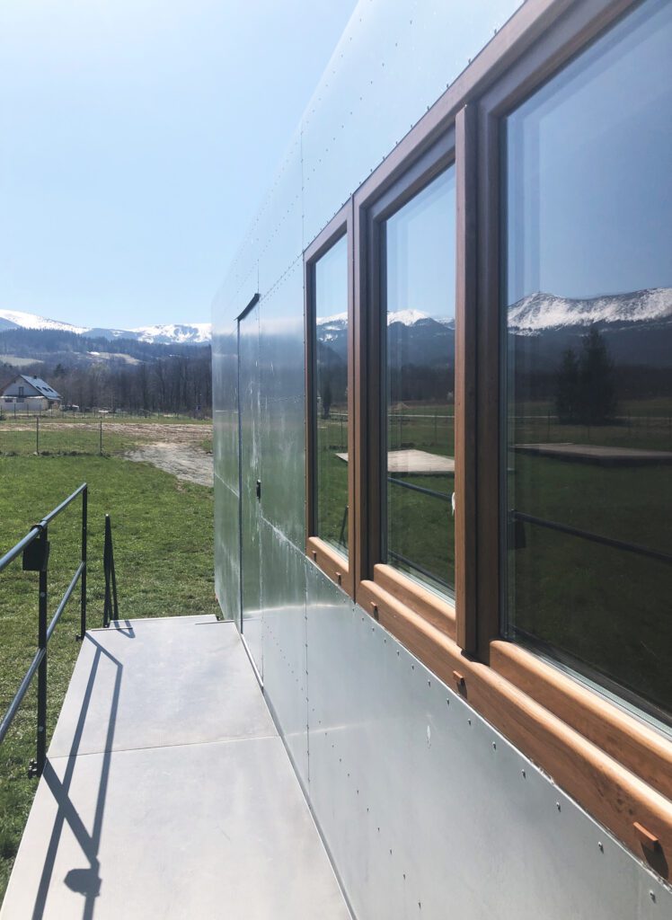 Windows忽略视线变化 基于移动宾馆停靠照片由ZnamysiQQ和IzabelaRetka拍摄