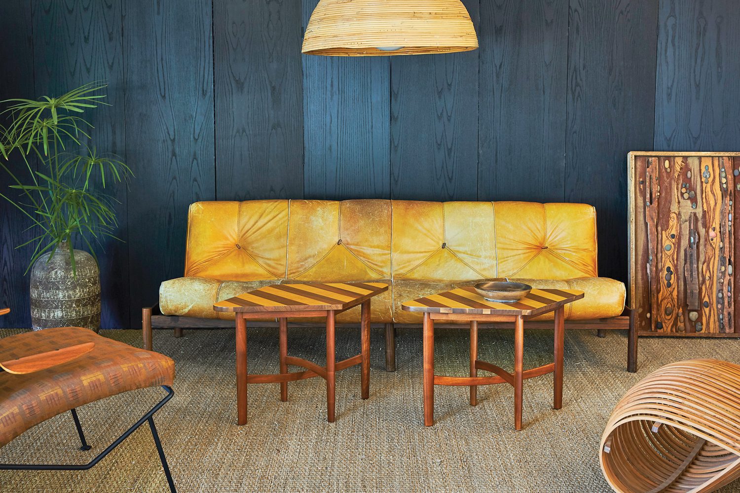 服饰者保留原创元素原封不动时,她的确用海草取代起居室shag地毯