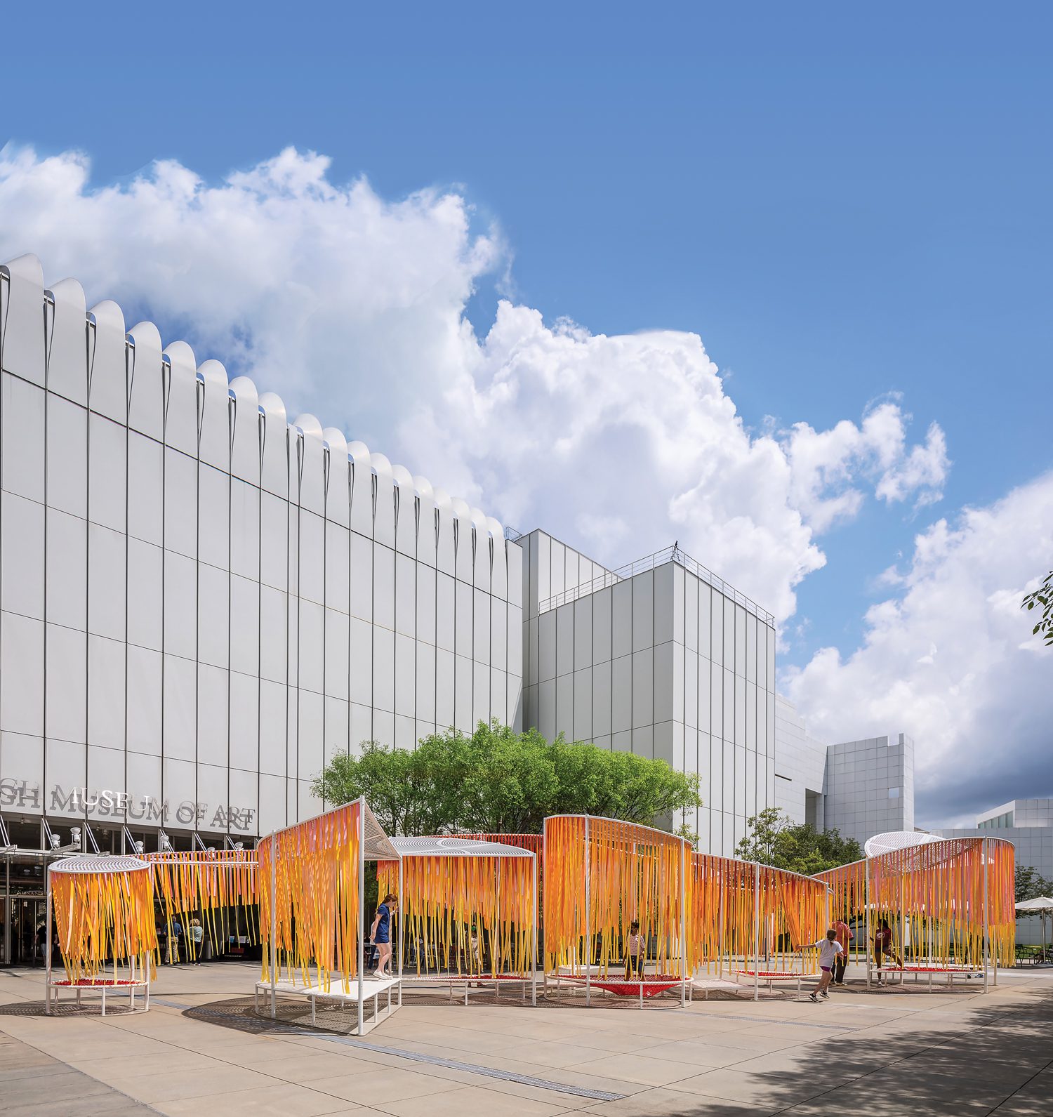 由Bryony Roberts Studio创建并自推残疾者输入的激光电画钢、聚丙烯条和InCord净座椅