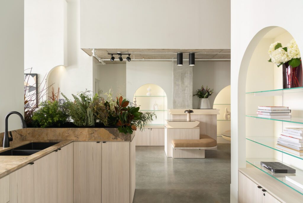 mazanine软激活区允许社区事件和家具商安装