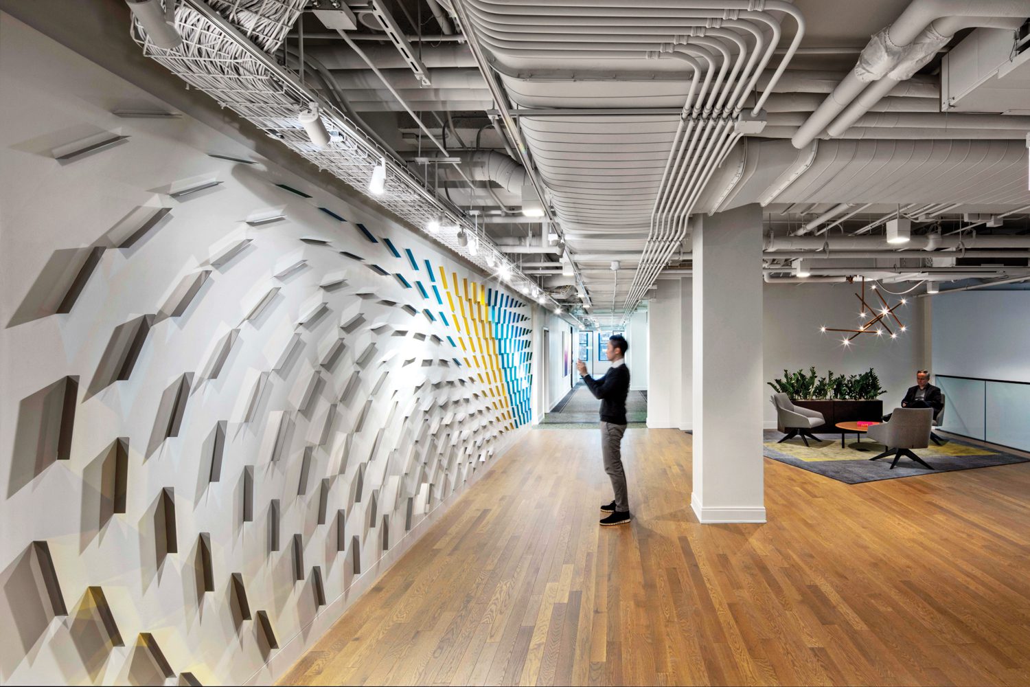 Luftwerk的走廊不锈墙安装受密歇根湖风模式启发