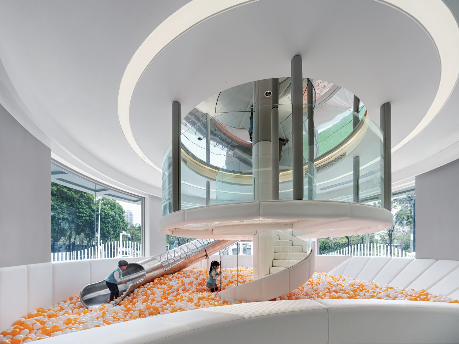 室内球坑桃色球 螺旋天花板