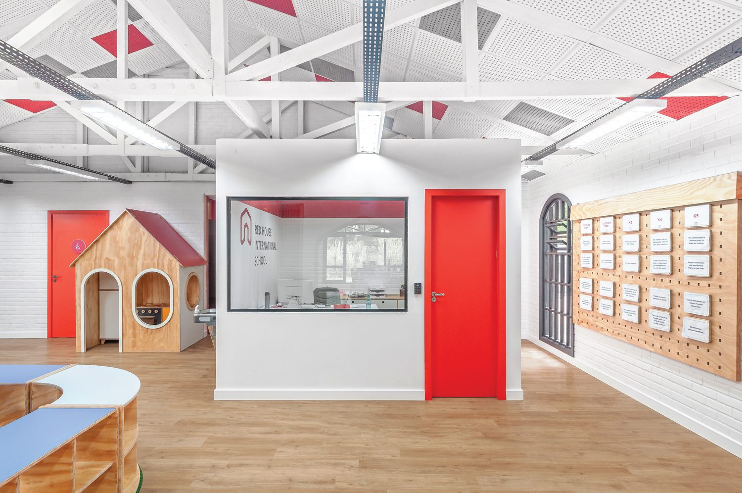 校内室内传出色素