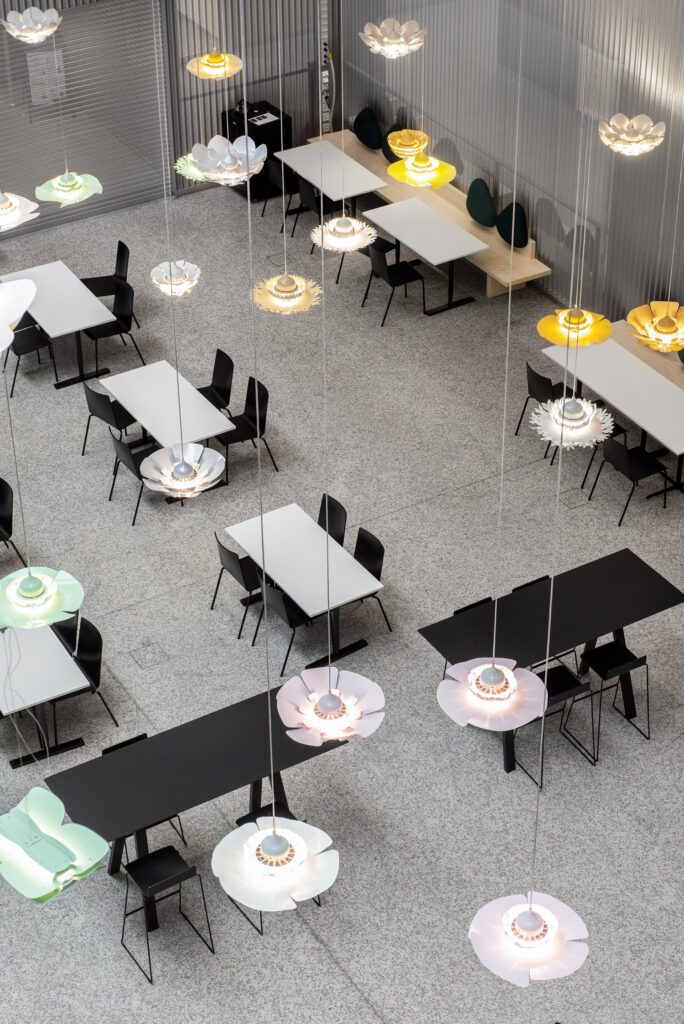 餐厅座次达340名病人、访客和员工长椅定制