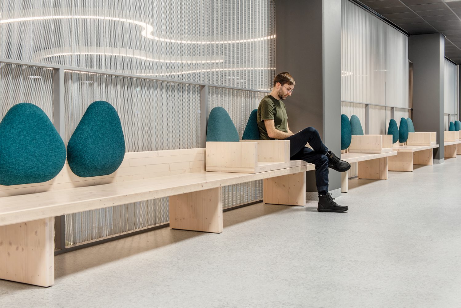 atium自定义跨层木板从5至14尺长不等,并有可移动聚酯衬垫可靠靠靠或坐保利娜沙洛宁