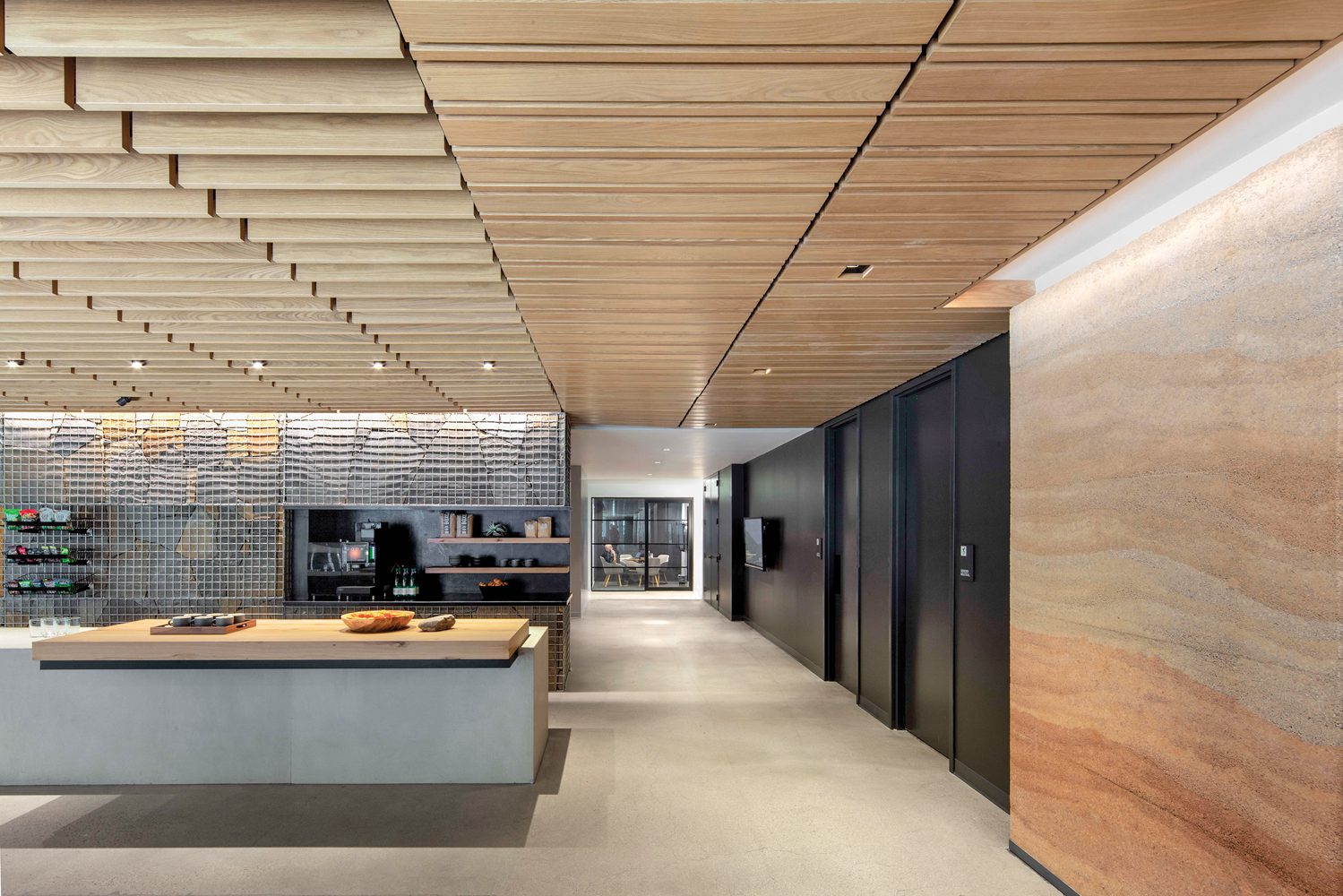 光土封装和标语加宝墙搭建咖啡吧