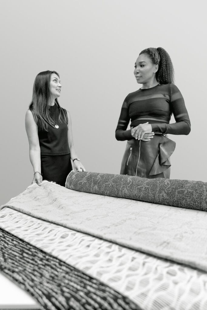 Sonya Haffey和Venes Williams用黑白图片绘制