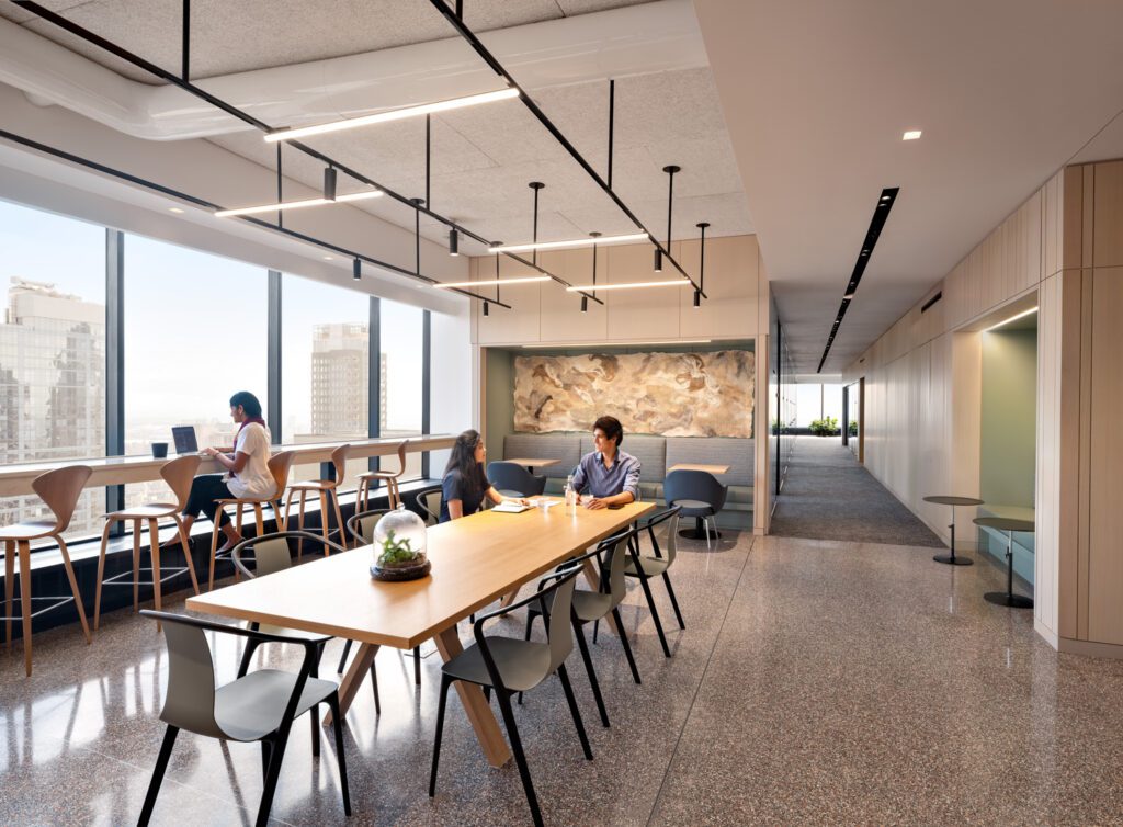 Jongstra二江织物背景预告和Eero Saarinen臂架,Norman Cherner小桶拉上CorianQuertz窗柜台,Ronan和ErwanBourouellecbitro风格Belville轮椅环绕Bruno Fattorini和Robin Rizzini交叉表