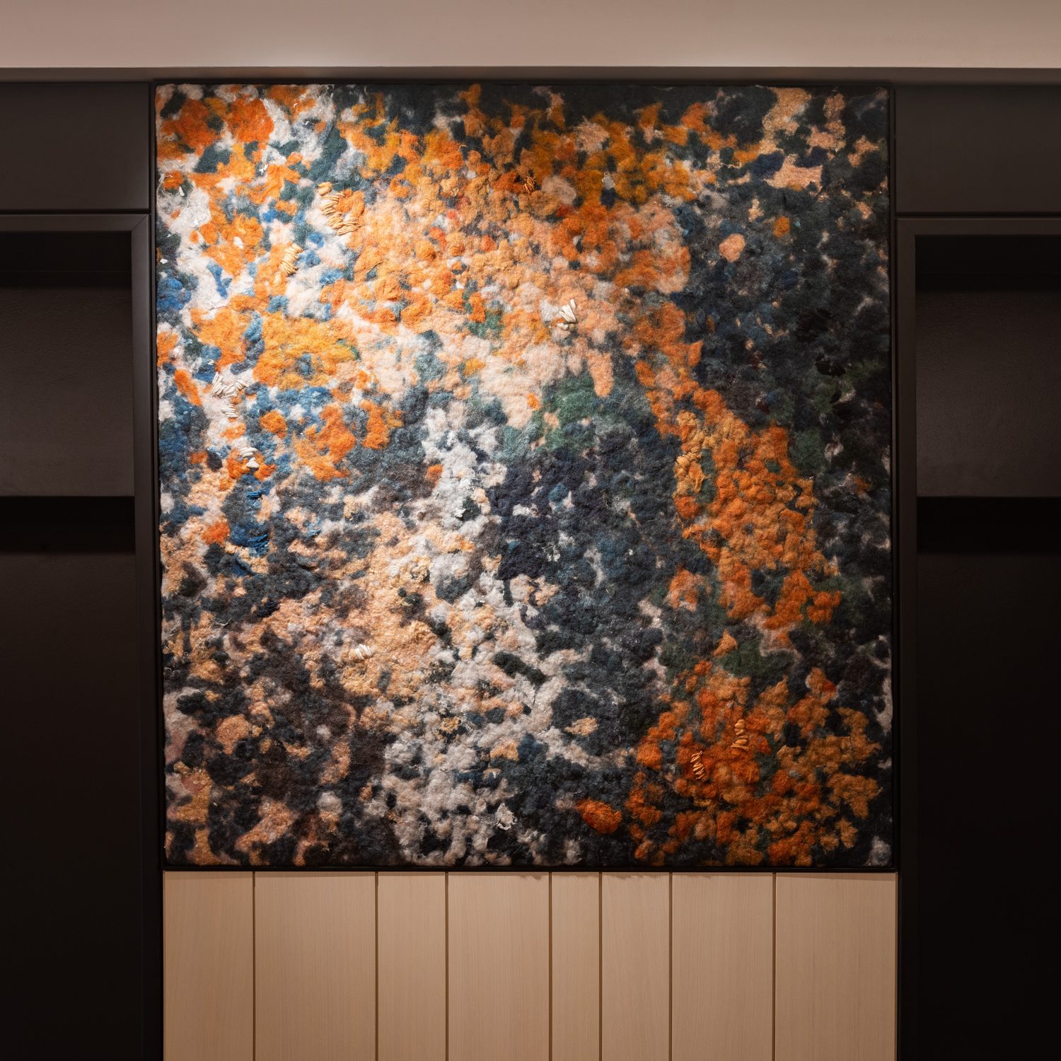 受伽利略太阳影画启发 Jongstra从毛线、毛毛线和丝绸编译成