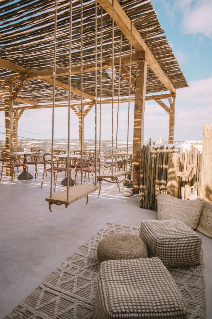 二楼pergola提供秋千和令人羡慕的全岛景象