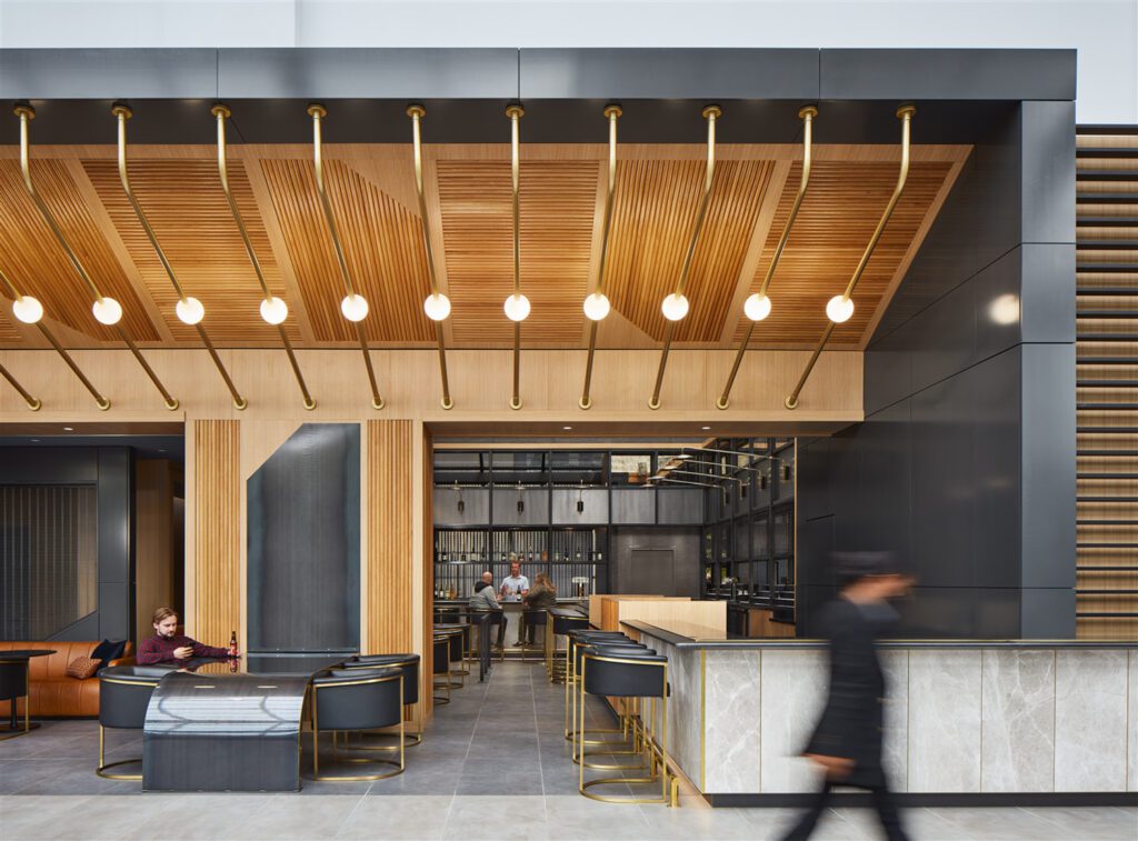 自定义照明安装机机表层和Daltile陶瓷底部图画同堂咖啡馆眼