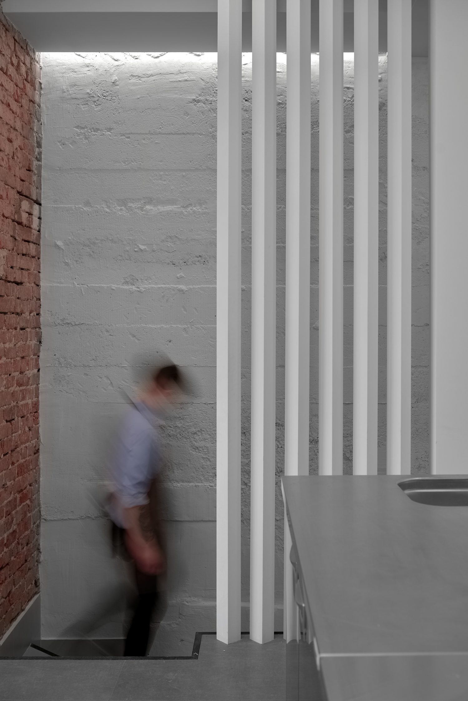 原创砖头老式patina显示时间流入楼梯