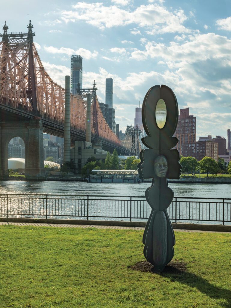 RockIt Black由Tanda Francis撰写,在皇后桥公园站高122.5尺,由打磨混凝土、铝面镜像制作,并用嵌入式商店前端改写画胶合板Plywood保护项目全市五大设施之一, 由艺术非盈利无值工作室编程,