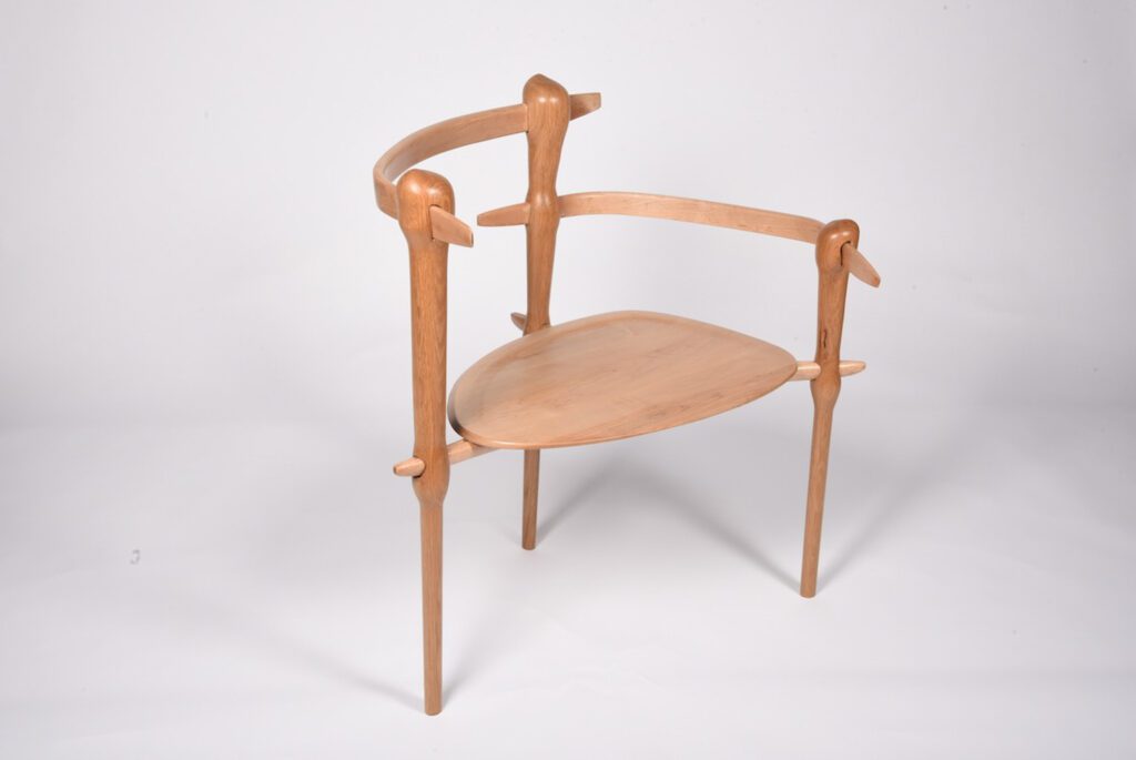 三脚木椅Mehiar Bitari