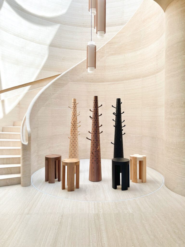 斯派克柔性大衣架由Omar El Gurg为 Modu