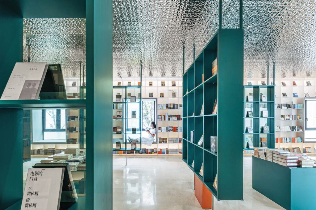 深海湾窗口鼓励访问者轻松浏览书籍或欣赏永宁江