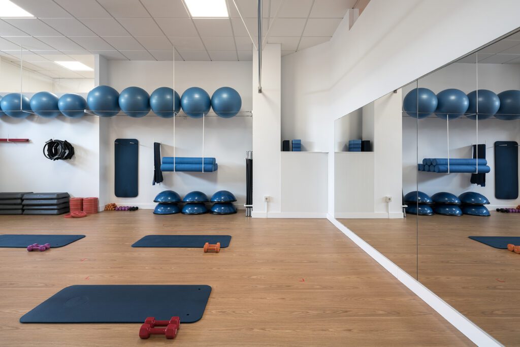 演播室有三大理疗室、个人训练室和集体训练空间