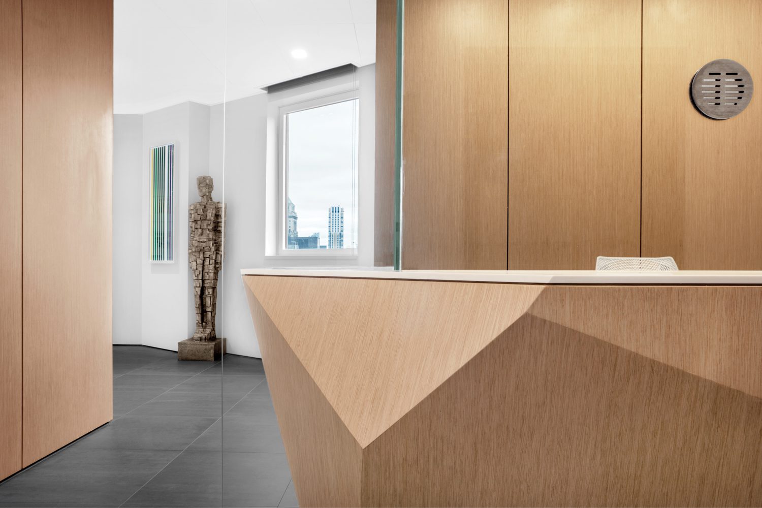 面像钻石的定制柜台定义了礼石经销商和房地产商接受哈里里和哈里里架构