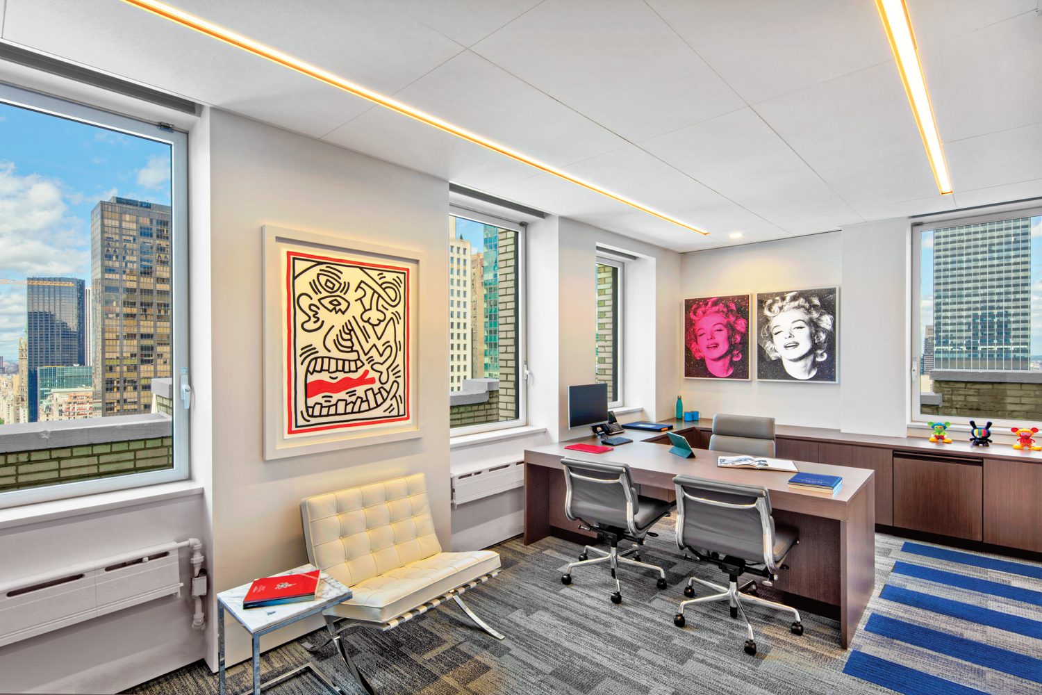 Ludwig Mies vander Rohe巴塞罗那休息椅和Charles和Ray Eames执行和任务教席加入CEO办公室定制案例库