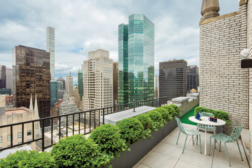 Robby & Francesca Cantarutti森林座椅和Lievore Altherr Molina分支表装饰阳台