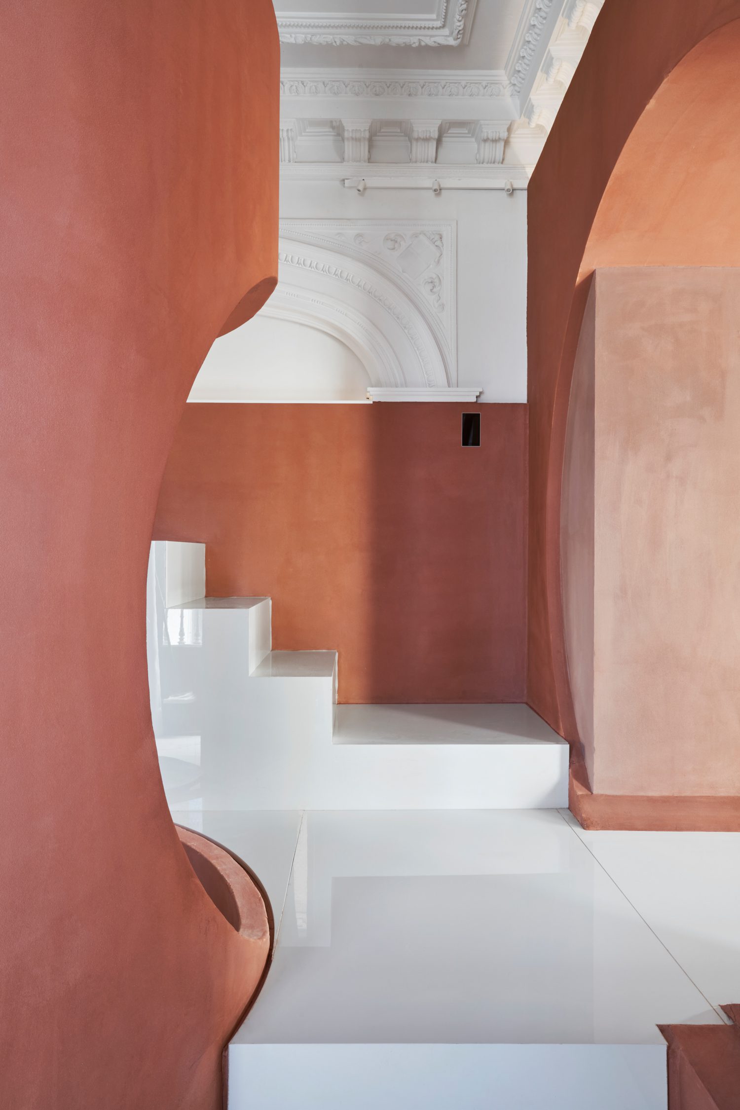 srips白嵌石由Neolith定义楼层和楼梯