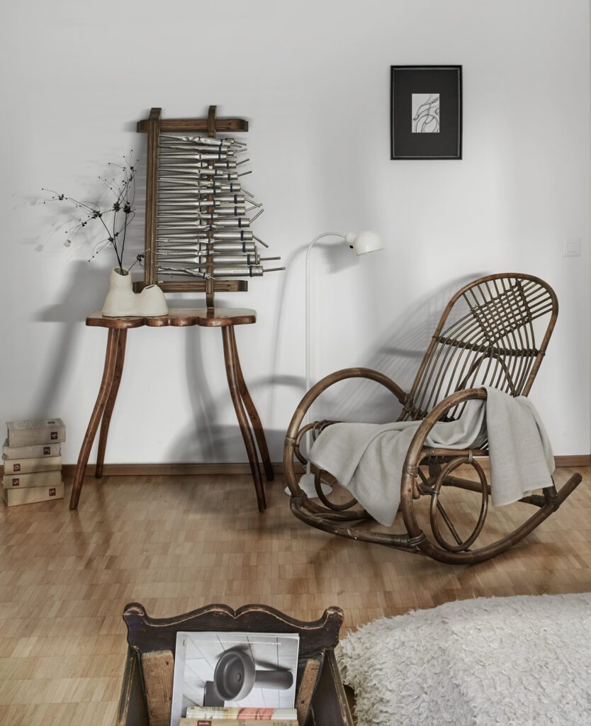 主卧室还配有老式摇椅