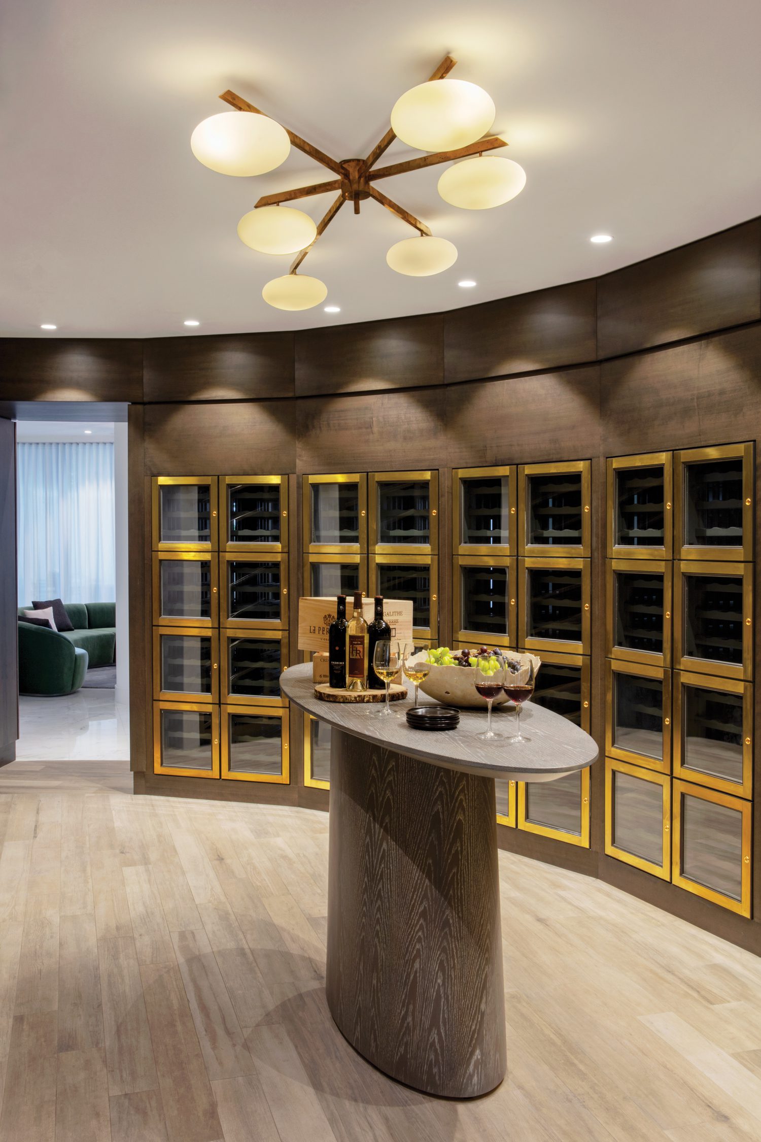 面条刷橡树板装上擦膜柜环绕葡萄酒室