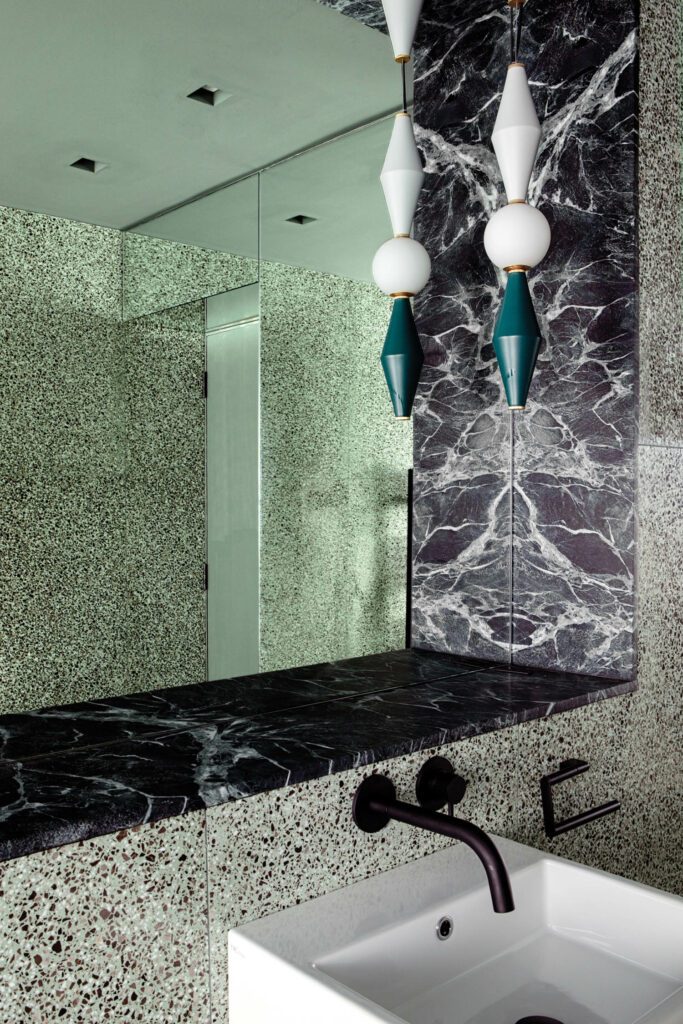 ever Alpi大理石框架和墙面镜像触发Serena Conpalonieri家庭卫生间嵌套