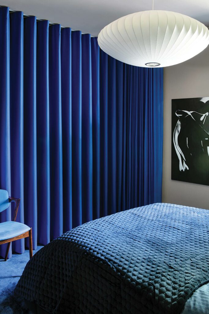 Shaglish旋转窗帘墙和George Nelson套装客房