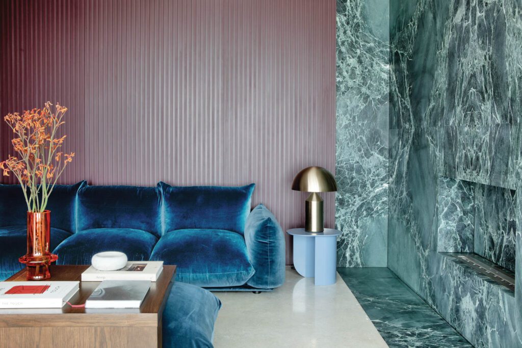 装在棉丝织板上 客厅Mario Marenco沙发 由墙封装