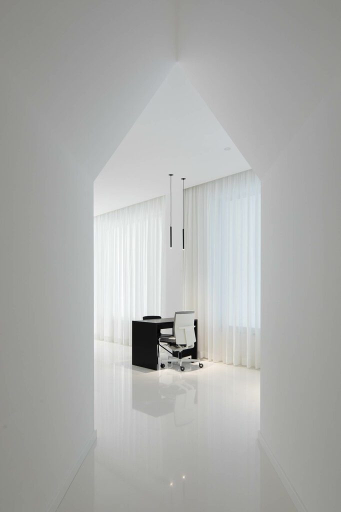 自定义台在窗口附近寻找工作场所