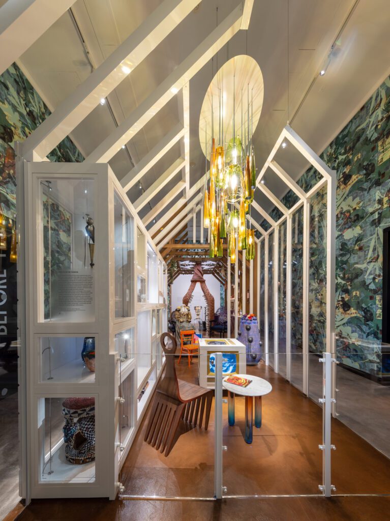 Jomo Tariku美术长椅核桃仿真器 Ini ArtibongOrion表旁和多功能Vernus3玻璃机下