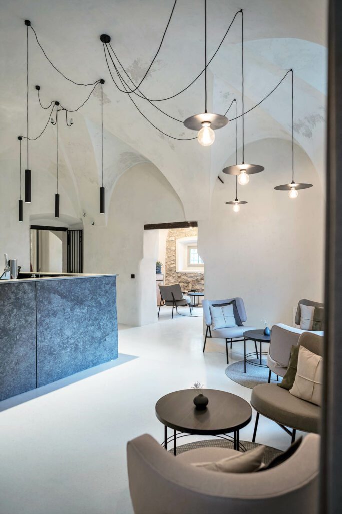 法罗巴塞隆纳平板固定装置悬浮