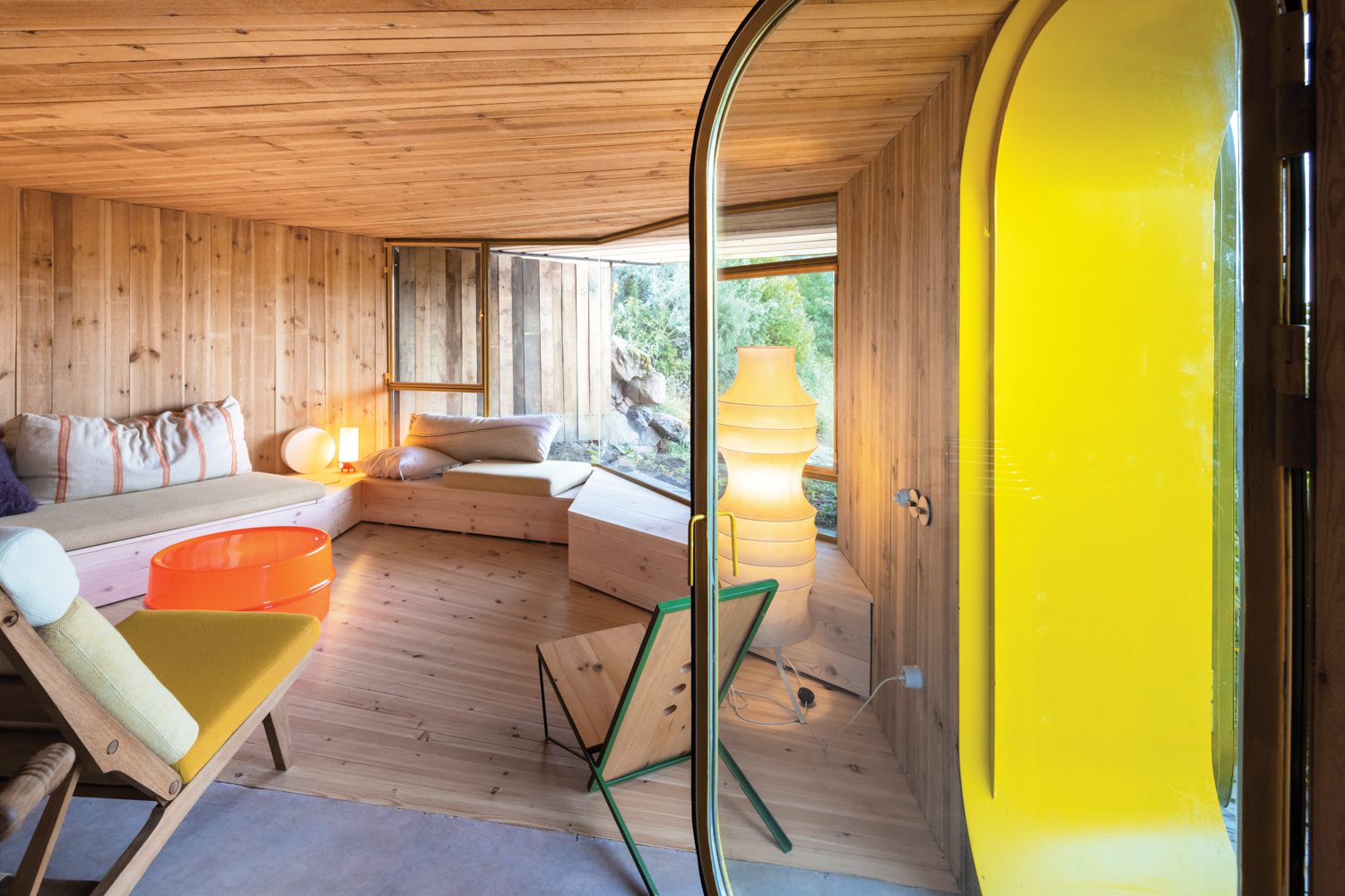 Verner PantonIlumesa表加入亚历杭德罗卡诺旁座