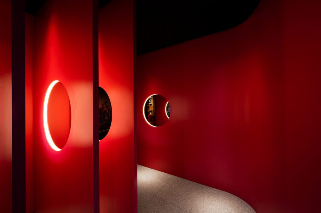 轻曲墙直达店主行程