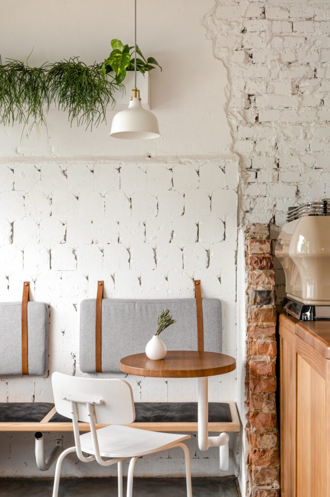 自定义座椅布垫和皮革压背线 咖啡馆墙