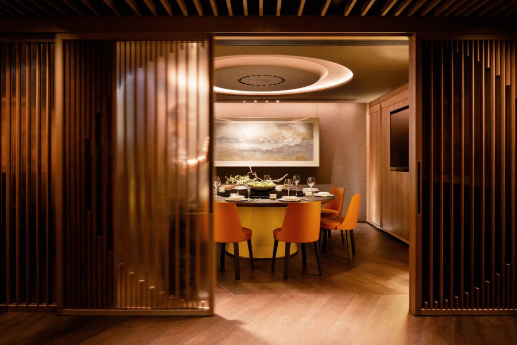 C+俱乐部滑动门模式为贵宾餐厅提供更多隐私