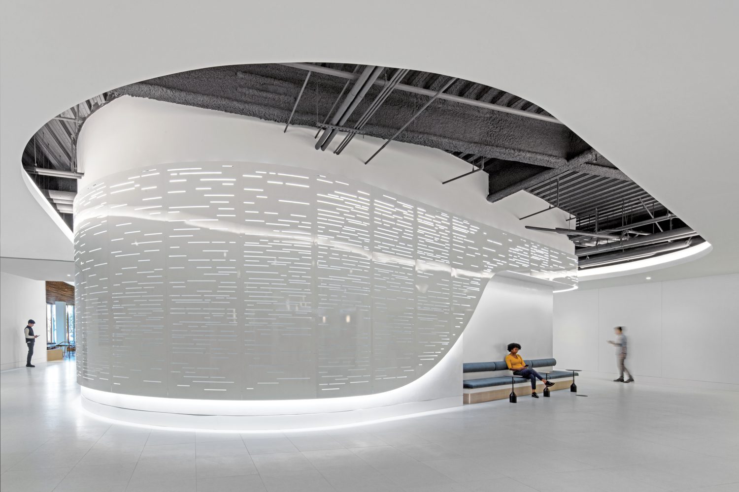 建设Uber旧金山两院中23英亩四楼综合结构由Pfau Long和SHop架构师和RMW组成,后两家公司还监督总计划,粉状合金面板地面事件空间石膏封