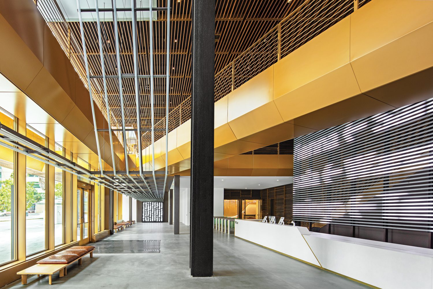 返回楼下40尺定制接待台分三块安装