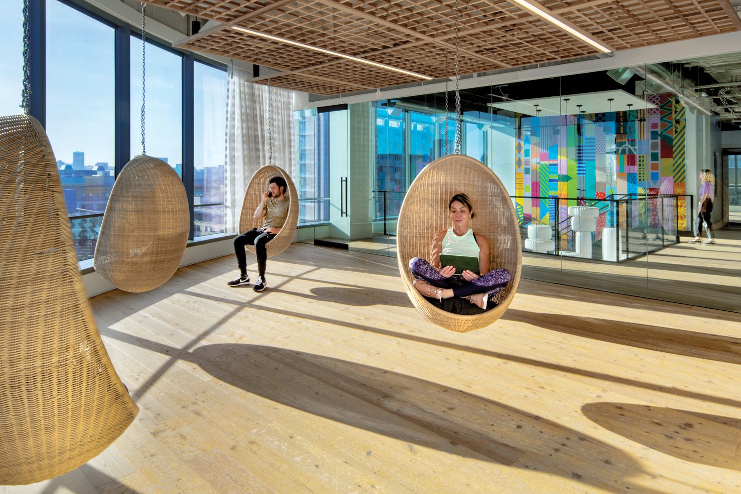 三楼健康套房扩展至由Nana Dietzel挂起椅的yoga后松绑区