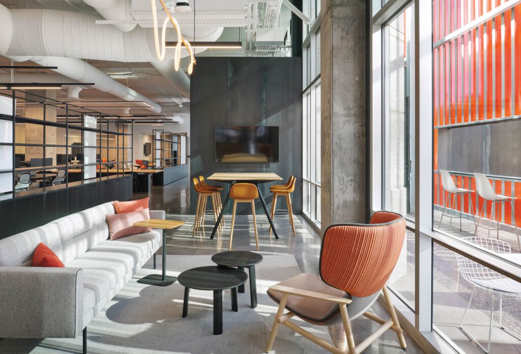 北面玻璃墙允许丰富自然光