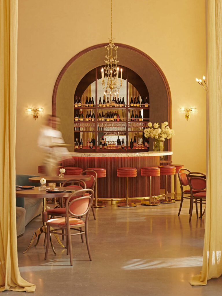 Woka吊灯和假码照亮加拉库塔图蒂顶部核桃tambo