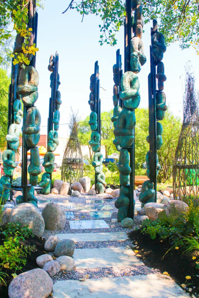 ittang农场与本地工匠合作搭建集合空间,照片由calph Rasul提供