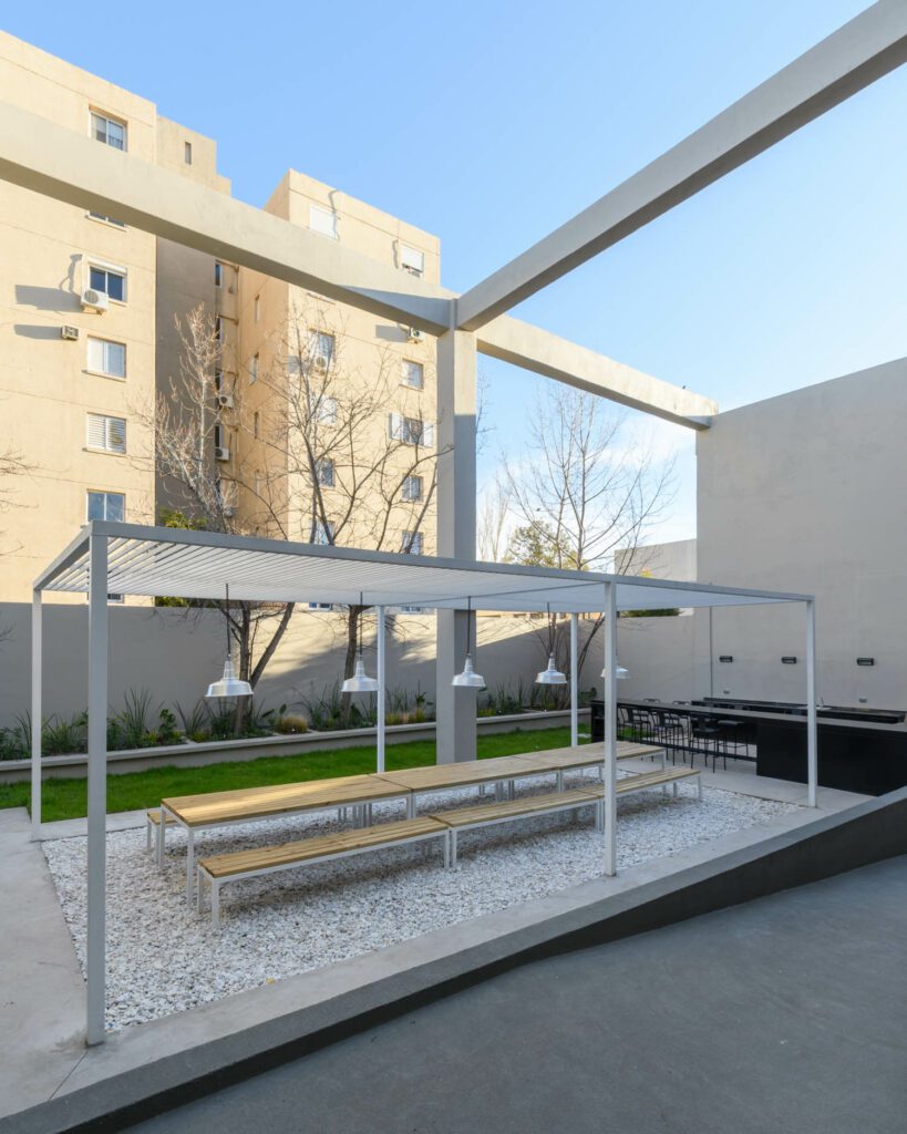 TangenteGroup插件照亮自定义表板和板凳由底层花园铁匠现场布置