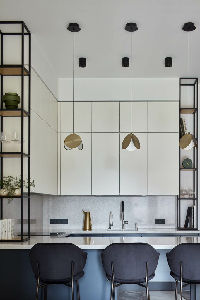 Masiero插件挂在定制柜子和存储室附近,靠近Blanco水槽和龙头